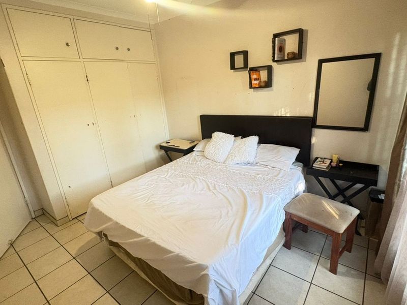 4 Bedroom House For Sale in Theresapark, Akasia - Photo 10