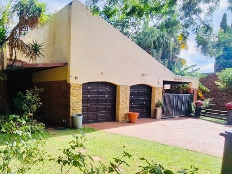 4 Bedroom House For Sale in Theresapark, Akasia - Photo 2