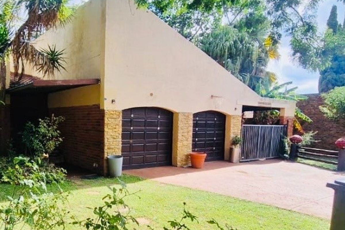 4 Bedroom House For Sale in Theresapark, Akasia - Photo 2