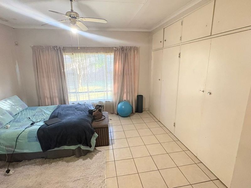 4 Bedroom House For Sale in Theresapark, Akasia - Photo 9
