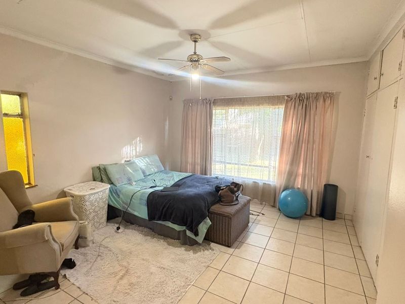 4 Bedroom House For Sale in Theresapark, Akasia - Photo 8