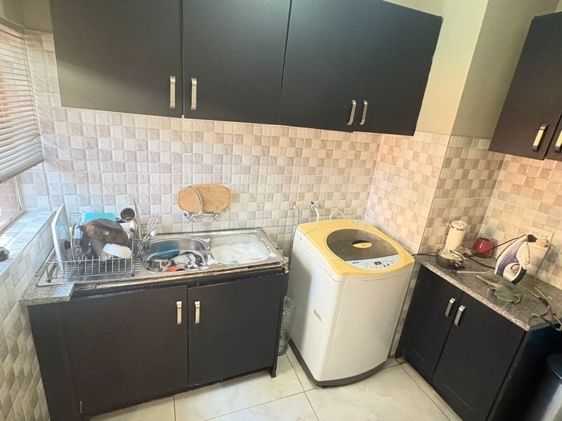4 Bedroom House For Sale in Theresapark, Akasia - Photo 7