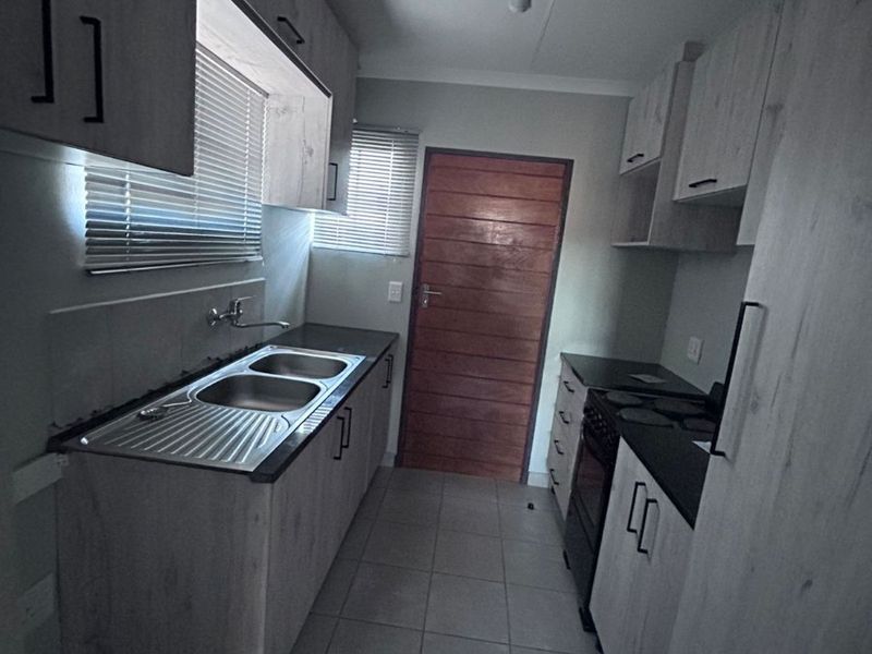 2 Bedroom House To Rent in Diamond City, Pretoria - Photo 6