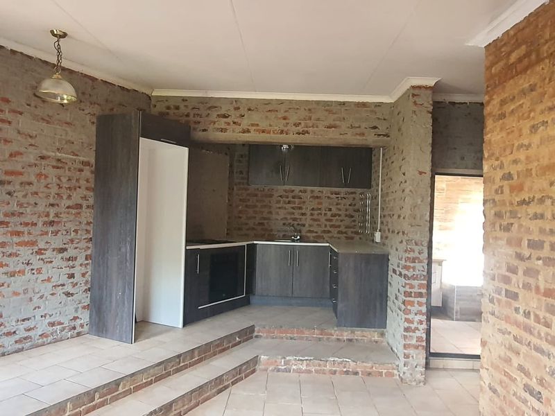 Cottage To Rent in Birchleigh North, Kempton Park - Photo 3