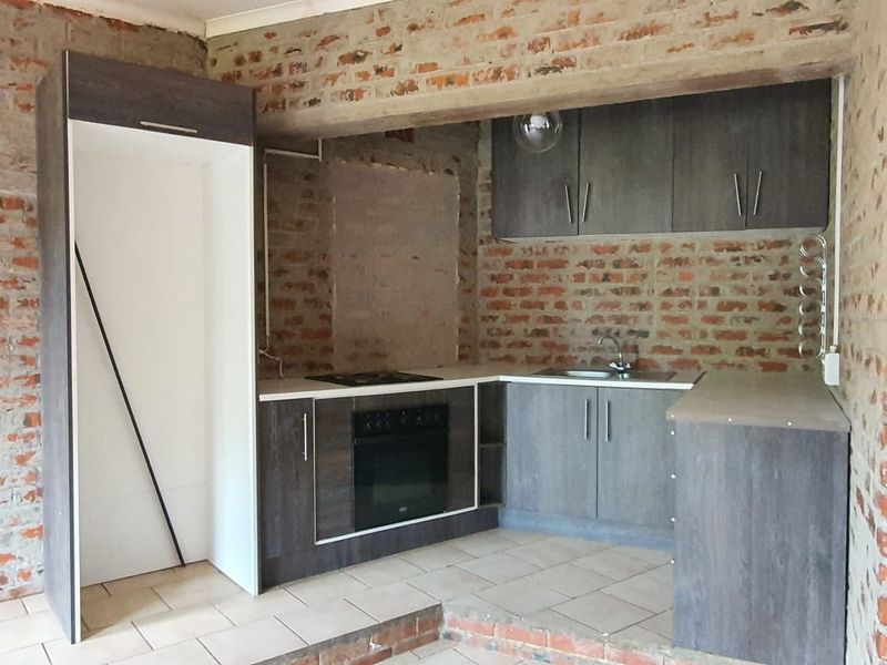 Cottage To Rent in Birchleigh North, Kempton Park - Photo 2