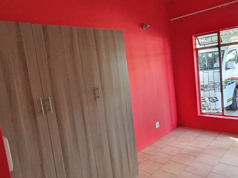 Cottage To Rent in Birchleigh North, Kempton Park - Photo 5