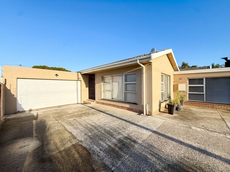 4 Bedroom Family Home with a 2 Bedroom Flatlet in Monte Vista, Goodwood - Photo 2
