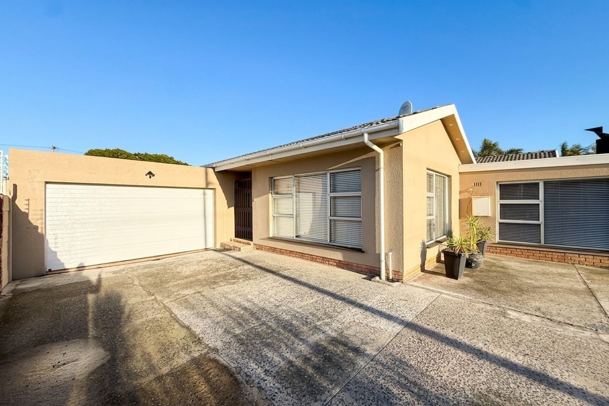 4 Bedroom Family Home with a 2 Bedroom Flatlet in Monte Vista, Goodwood - Photo 2