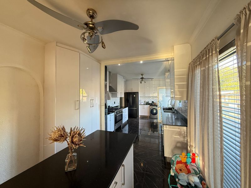 4 Bedroom Family Home with a 2 Bedroom Flatlet in Monte Vista, Goodwood - Photo 10