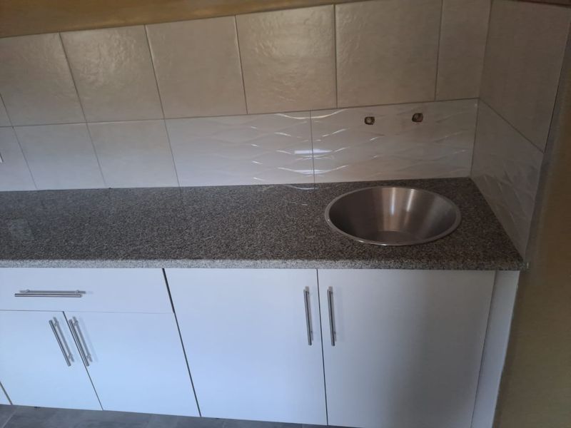 Bachelor To Rent in Mahube Valley, Pretoria - Photo 2