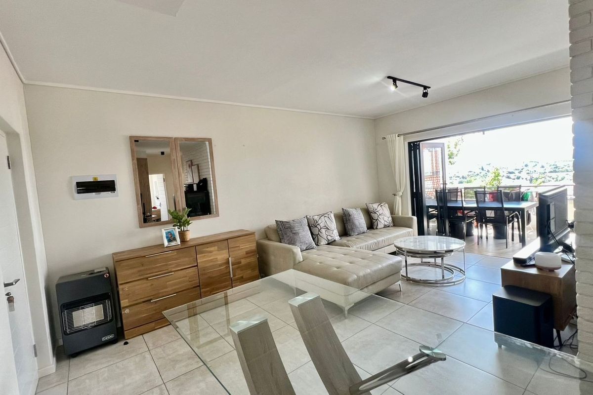 3 bed 2 bath 1st floor apartment - Photo 4