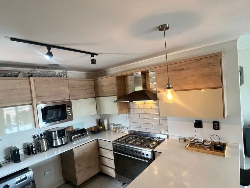 3 bed 2 bath 1st floor apartment - Photo 3