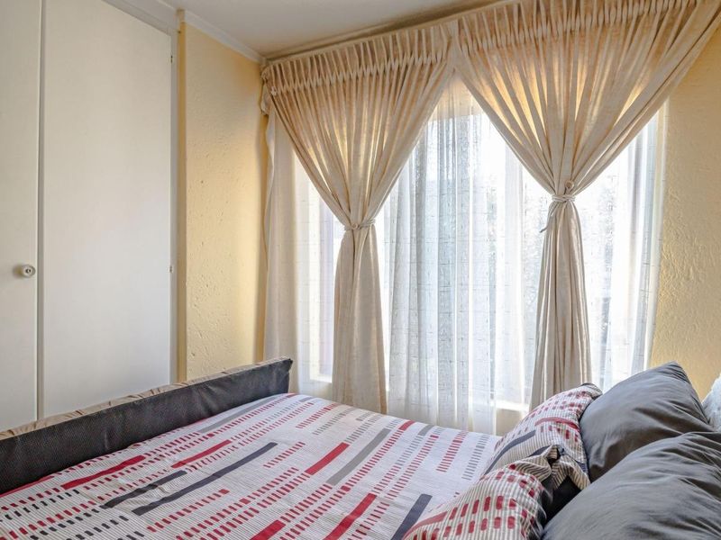 Two Bedroom Apartment in Sought-After Marais Steyn Park - Photo 7