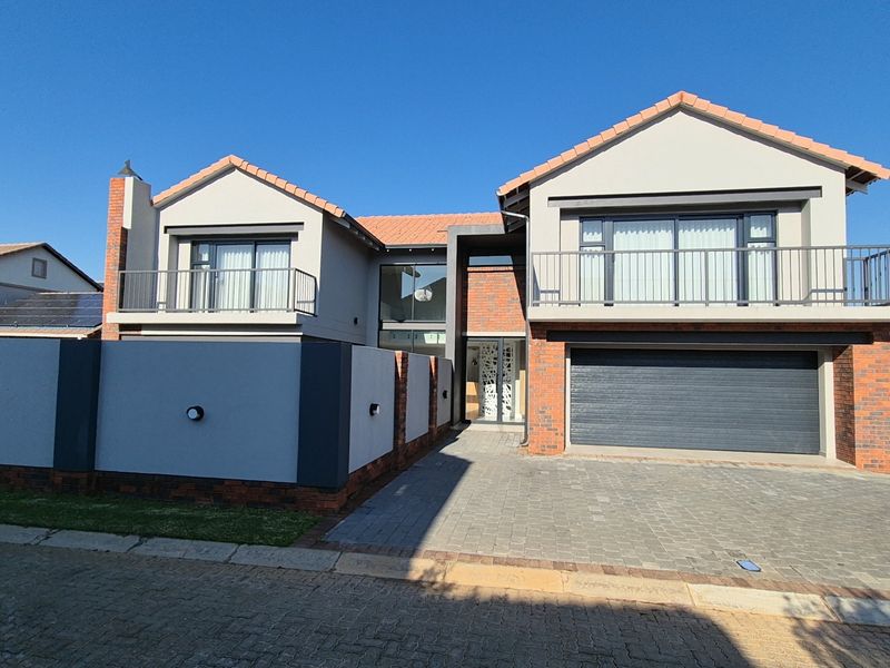 House For Sale in Grimbeeck Park, Potchefstroom, North West - Photo 1