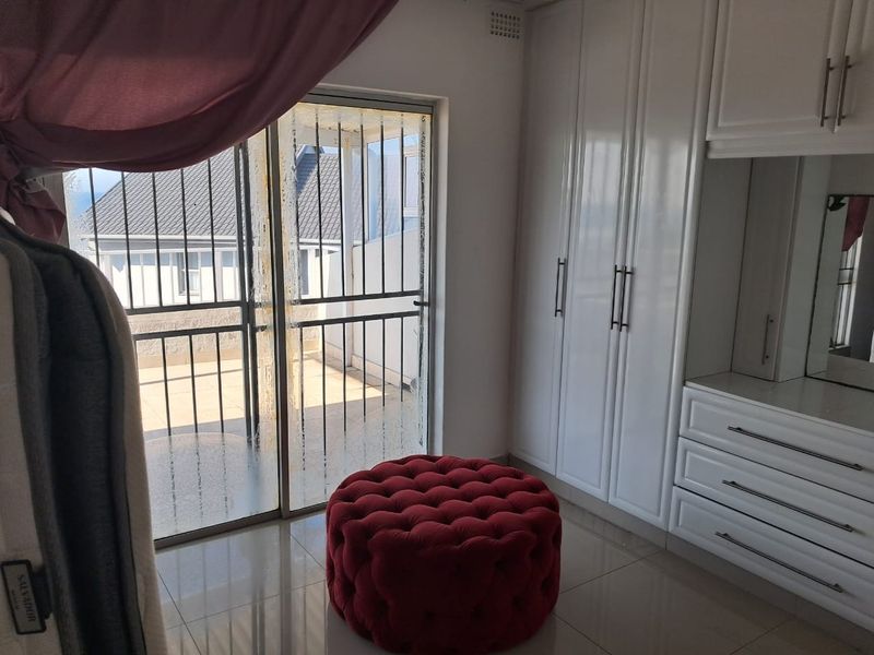 Luxurious Oceanview Top Floor Apartment With Private Beach - Photo 6