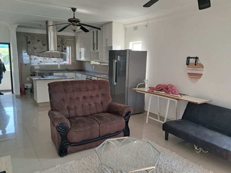 Luxurious Oceanview Top Floor Apartment With Private Beach - Photo 2
