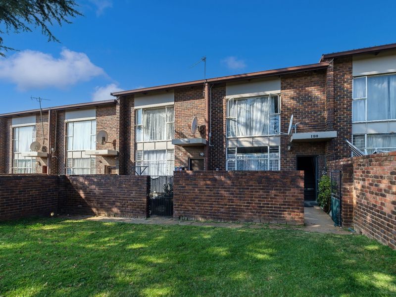Three Bedroom Townhouse For Sale - Photo 1