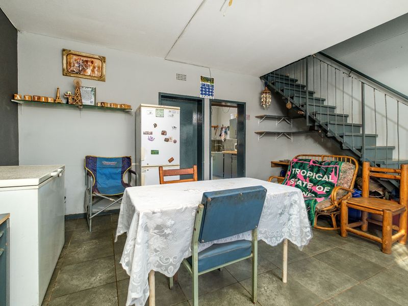 Three Bedroom Townhouse For Sale - Photo 5