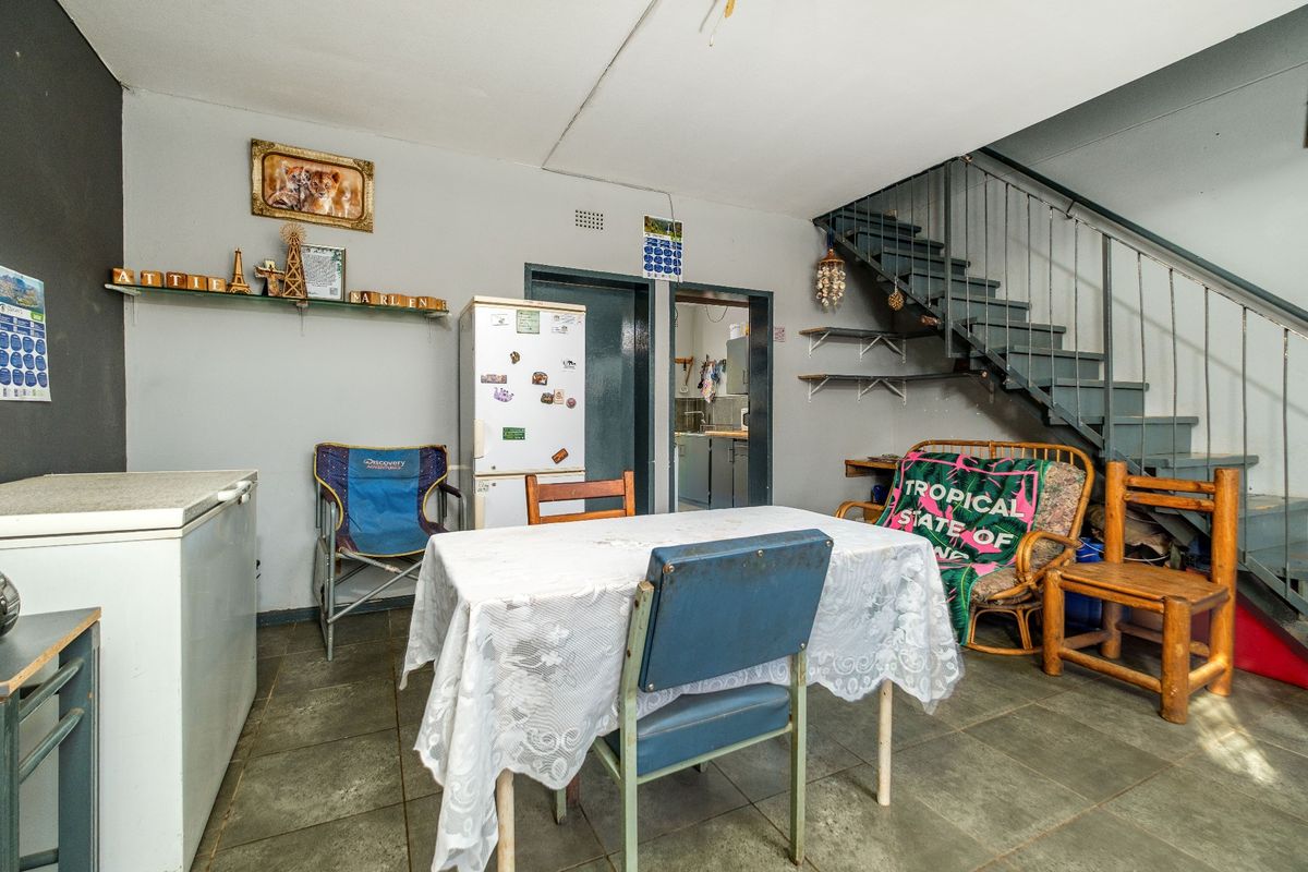 Three Bedroom Townhouse For Sale - Photo 5