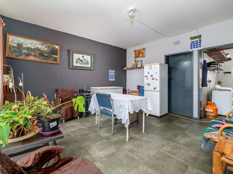 Three Bedroom Townhouse For Sale - Photo 3