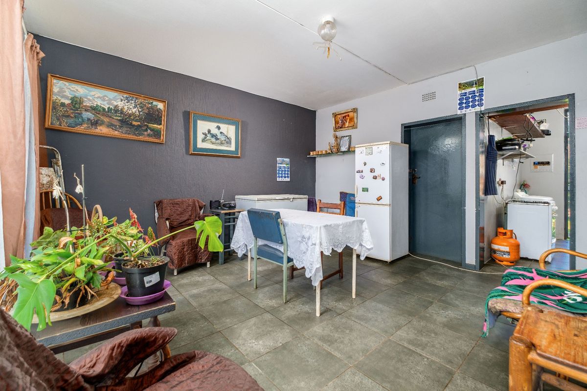Three Bedroom Townhouse For Sale - Photo 3