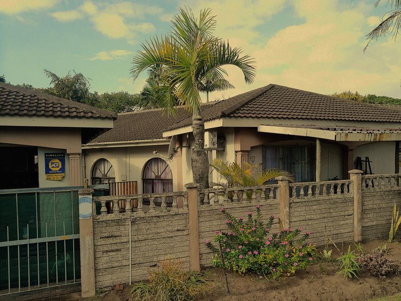 House with 2 bedroom flatlet for Sale in Veld en Vlei, Richards Bay, KwaZulu Natal - Photo 2