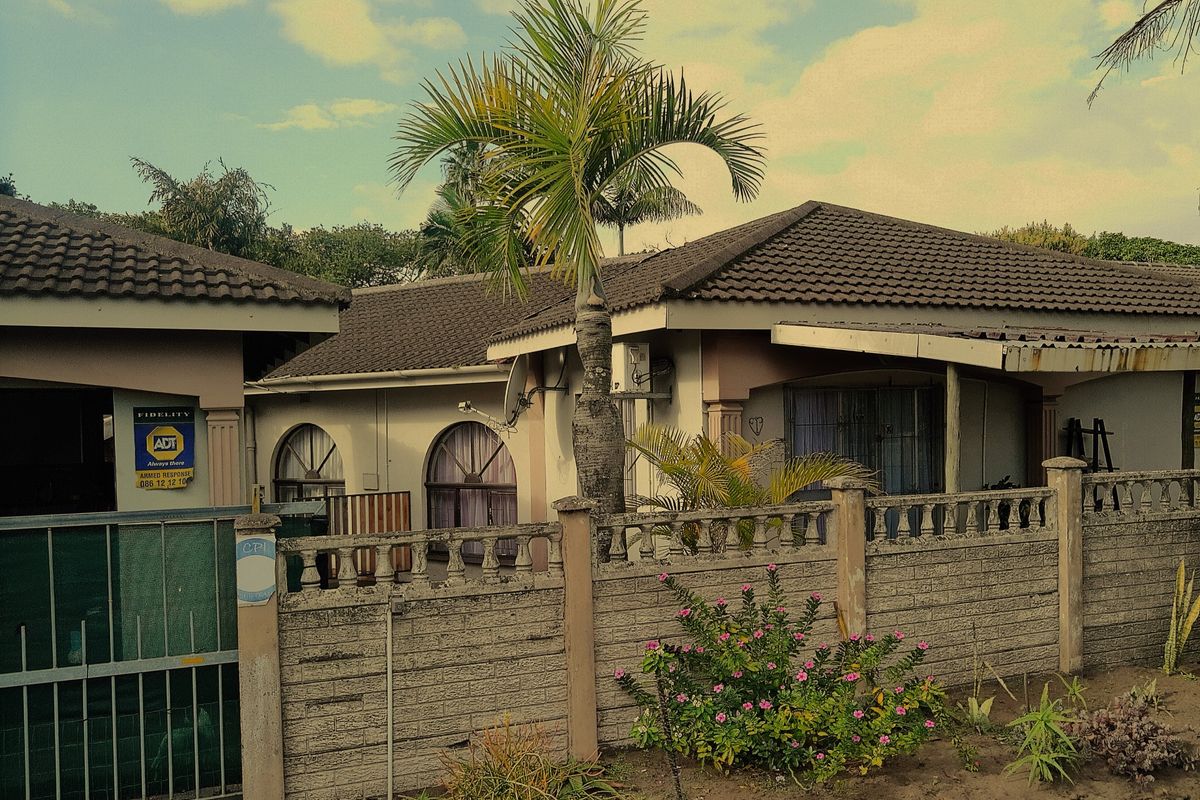 House with 2 bedroom flatlet for Sale in Veld en Vlei, Richards Bay, KwaZulu Natal - Photo 2