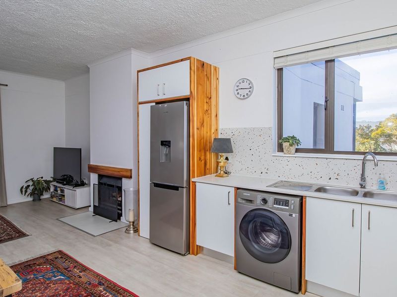 Renovated Apartment with Lagoon Views - Photo 10