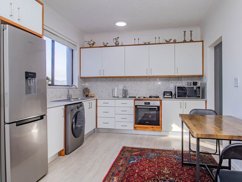 Renovated Apartment with Lagoon Views - Photo 8