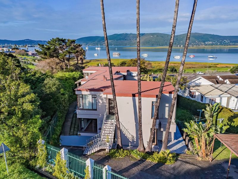 Renovated Apartment with Lagoon Views - Photo 1