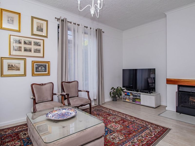 Renovated Apartment with Lagoon Views - Photo 6
