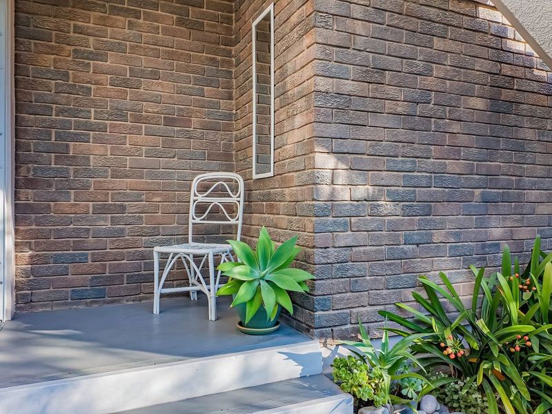 Renovated Apartment with Lagoon Views - Photo 4