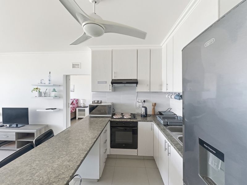 Fully Furnished, Sea Facing 2-bedroom Apartment to Rent in Amanzimtoti, - Photo 9