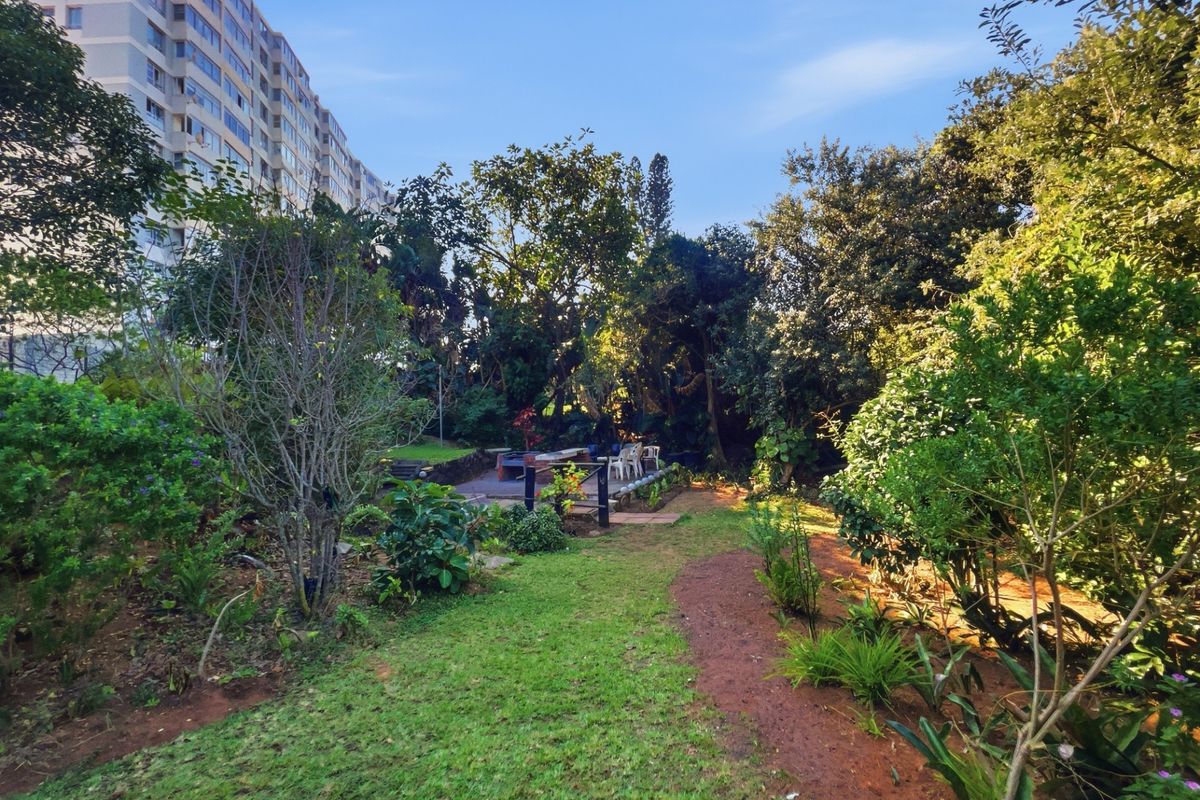 Fully Furnished, Sea Facing 2-bedroom Apartment to Rent in Amanzimtoti, - Photo 4