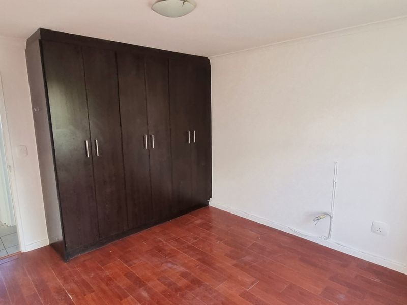 Light bright 2 bed ground floor apartment avail 1 July - Melkbosstrand - Photo 6