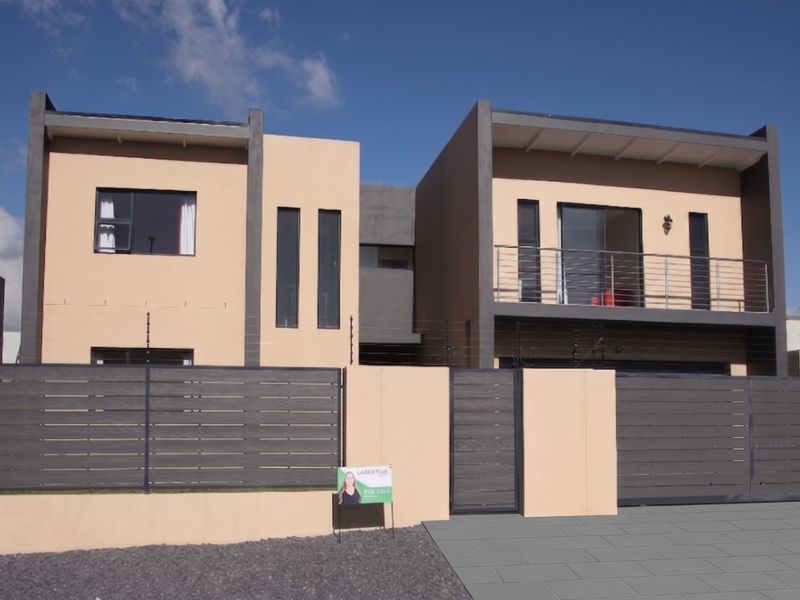 Elegance in a 5 bedroom Sandown family dream home - Photo 1