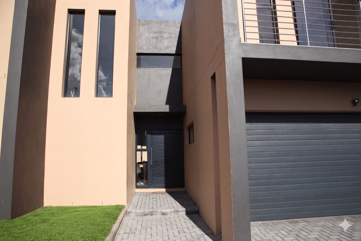 Elegance in a 5 bedroom Sandown family dream home - Photo 2