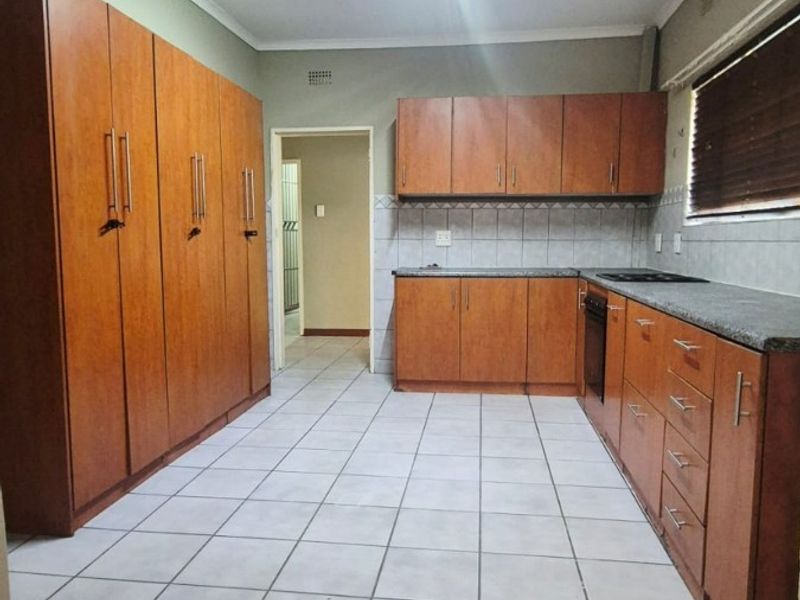 Four bedroom house to rent in Protea Park Walking distance from Protea Park Laerskool - Photo 1