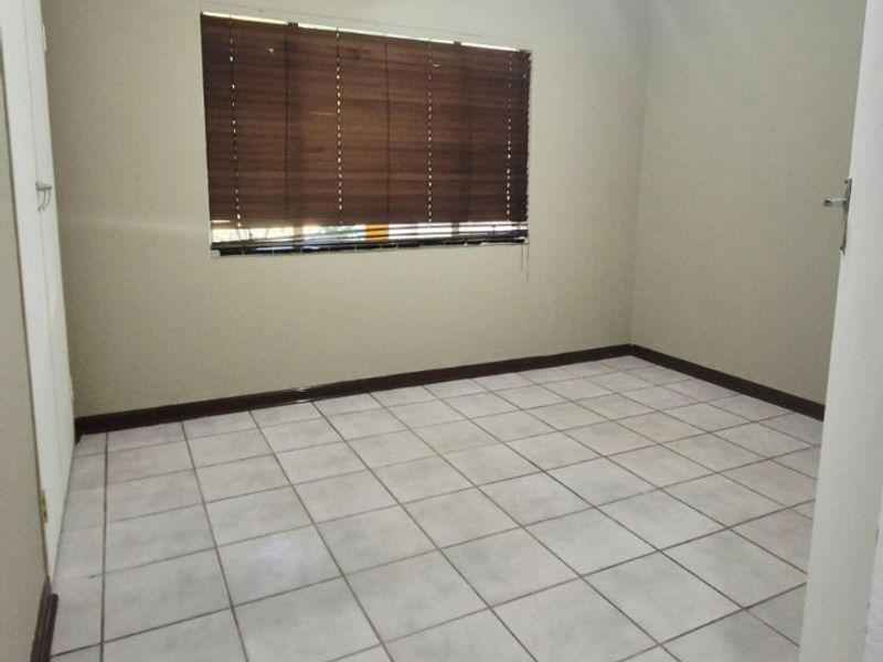 Four bedroom house to rent in Protea Park Walking distance from Protea Park Laerskool - Photo 9