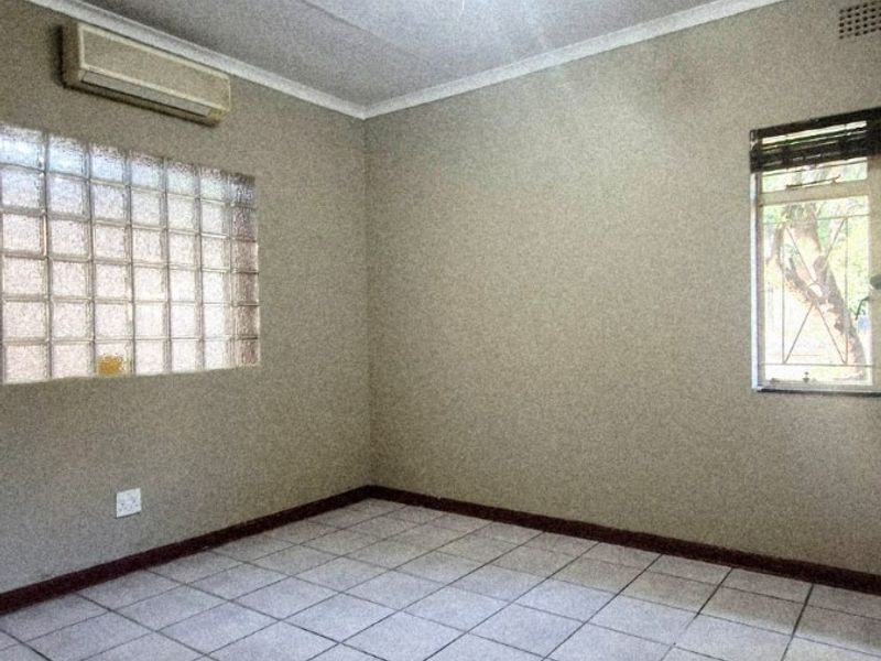 Four bedroom house to rent in Protea Park Walking distance from Protea Park Laerskool - Photo 8