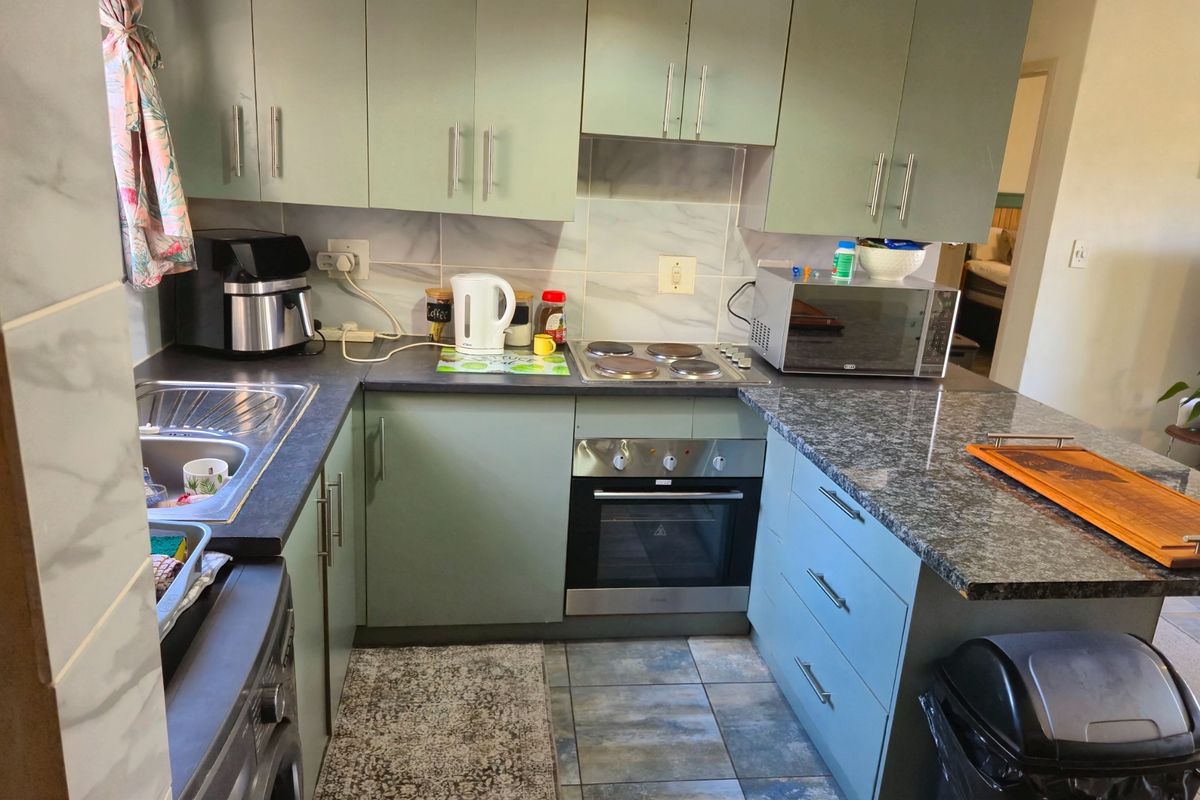 Two Bedroom Ground Floor Unit To Rent in Sterrewag - Photo 4