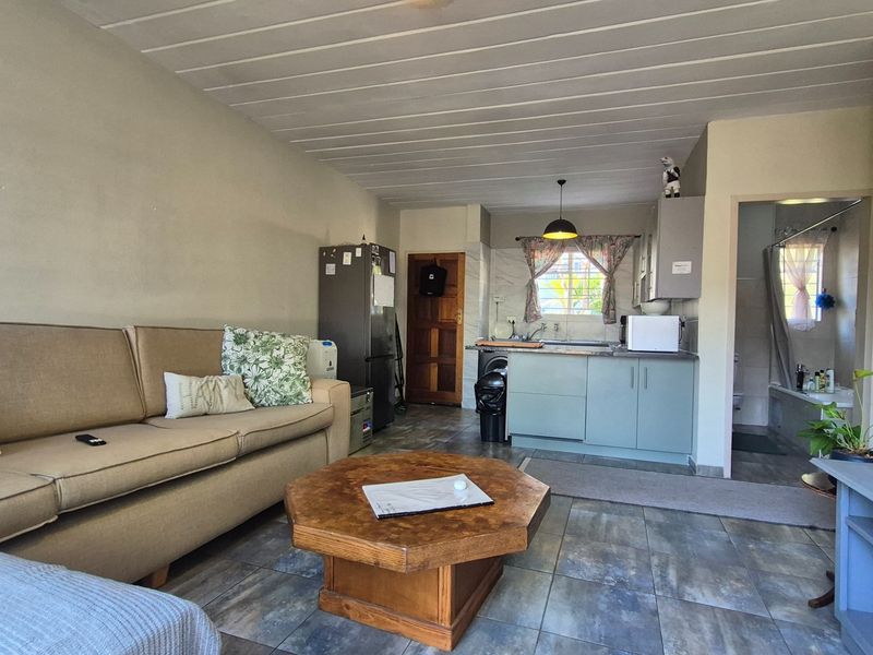 Two Bedroom Ground Floor Unit To Rent in Sterrewag - Photo 2