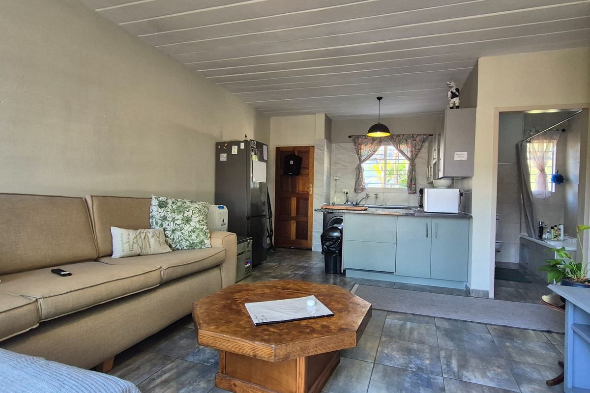 Two Bedroom Ground Floor Unit To Rent in Sterrewag - Photo 2
