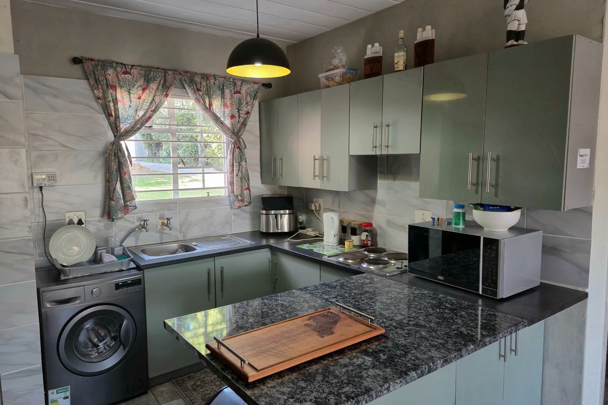 Two Bedroom Ground Floor Unit To Rent in Sterrewag - Photo 5