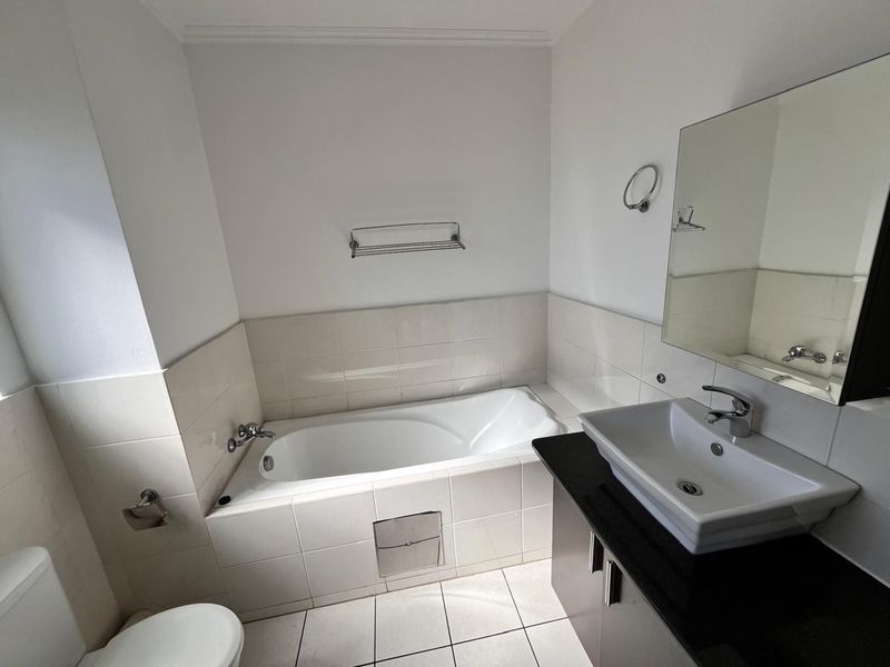 Beautiful 2 bedroom apartment in Phoenix View estate - Photo 4