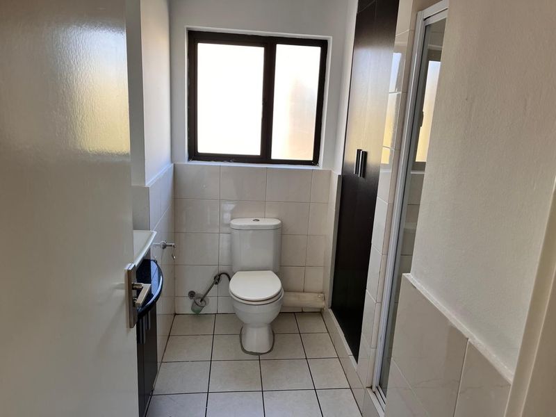 Beautiful 2 bedroom apartment in Phoenix View estate - Photo 10