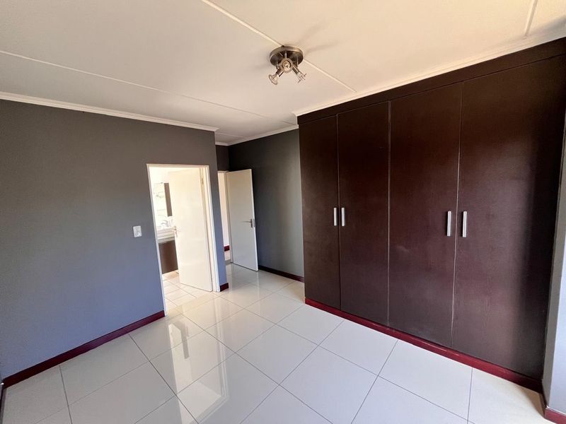 Beautiful 2 bedroom apartment in Phoenix View estate - Photo 8