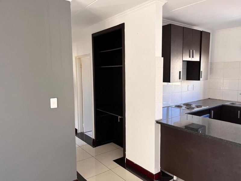 Beautiful 2 bedroom apartment in Phoenix View estate - Photo 2