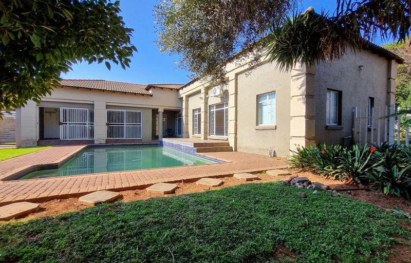 Spacious Family Home with Exceptional Entertainment Areas in Aerorand