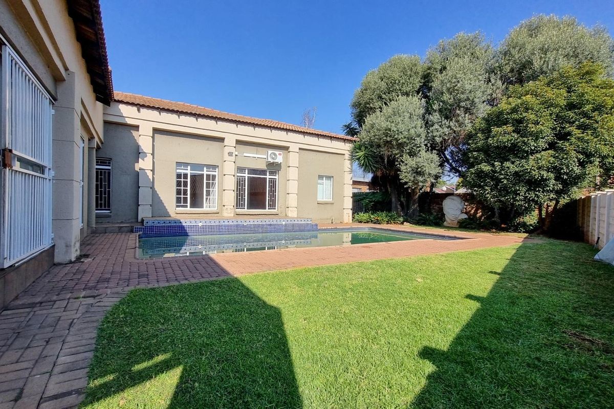 Spacious Family Home with Exceptional Entertainment Areas in Aerorand - Photo 4